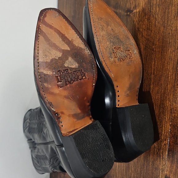 Elegant Black Western Boots - Picture 8 of 16